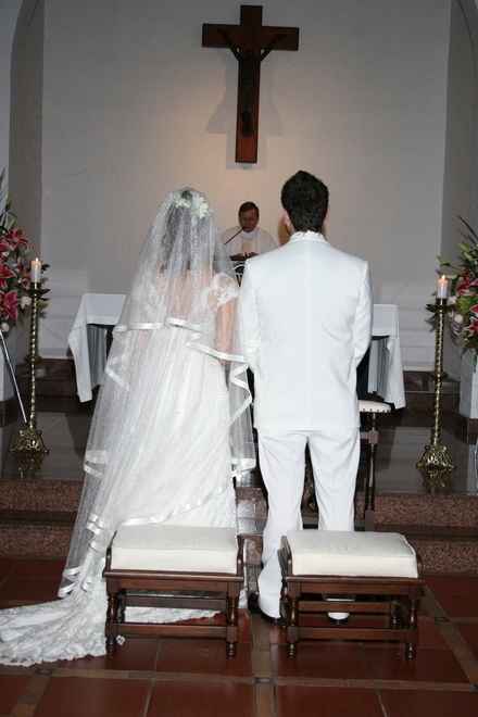 Ya en el altar, y haciendo los votos