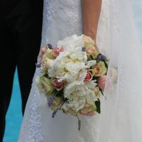 ramo peonias y rosas