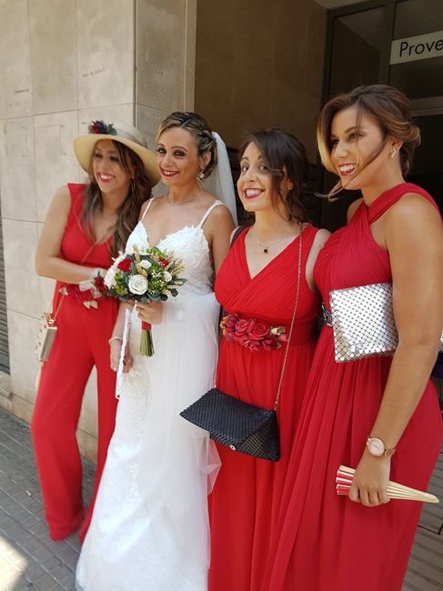 Damas vestidas igual?? - 1