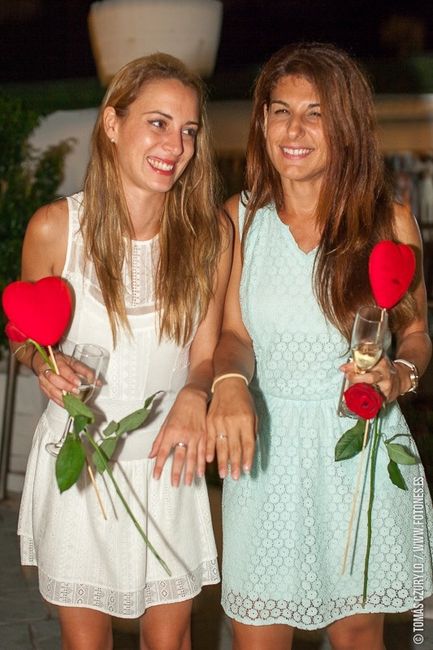 GRANDES AMIGAS.. nos casamos las doss :) :)