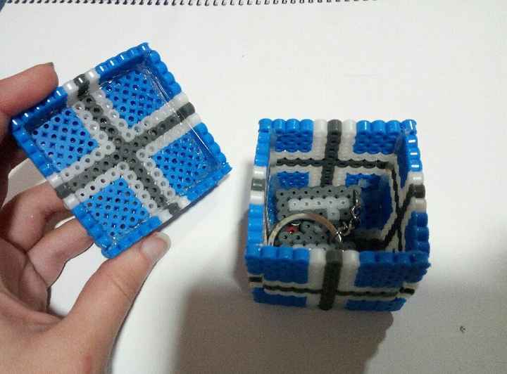 Detalle para mi chico en hama beads!! - 2