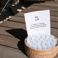 Gel hidroalcohólico en las mesas - 1