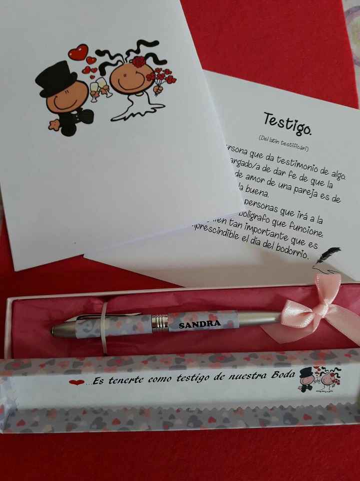  Regalo para mis testigos!!  ( no encuentro..  Queria una cajita con un boli personalizado) - 2