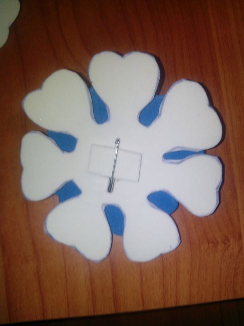 BROCHE POR DETRAS
