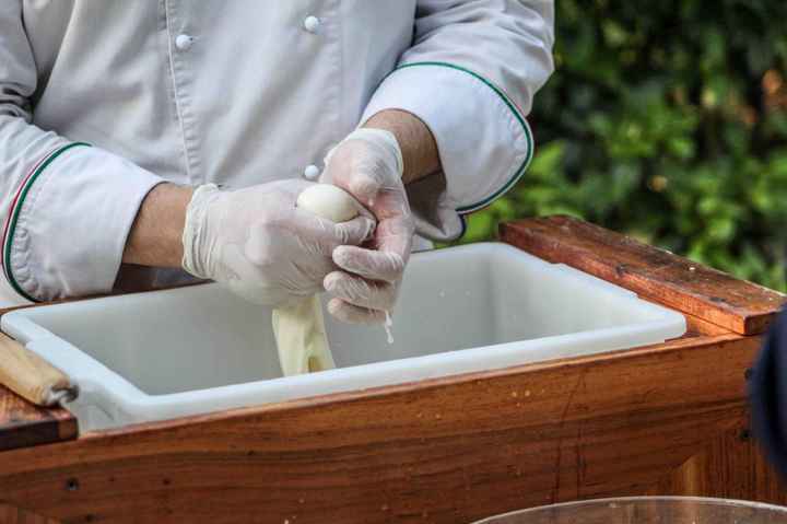 Cocinero mozarella en vivo. - 1