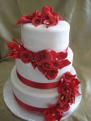 tarta tonos rojos y blancos