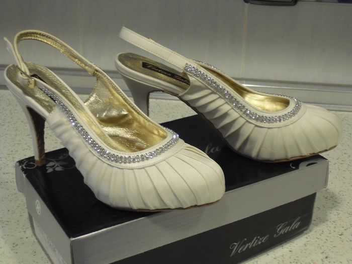 Mis zapatos de novia!!