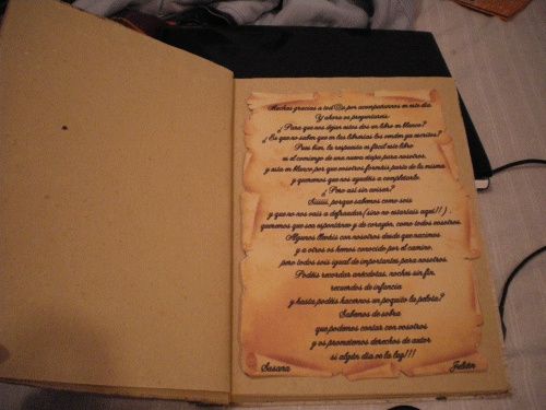 el libro por dentro.. y con el pergamino y el texto