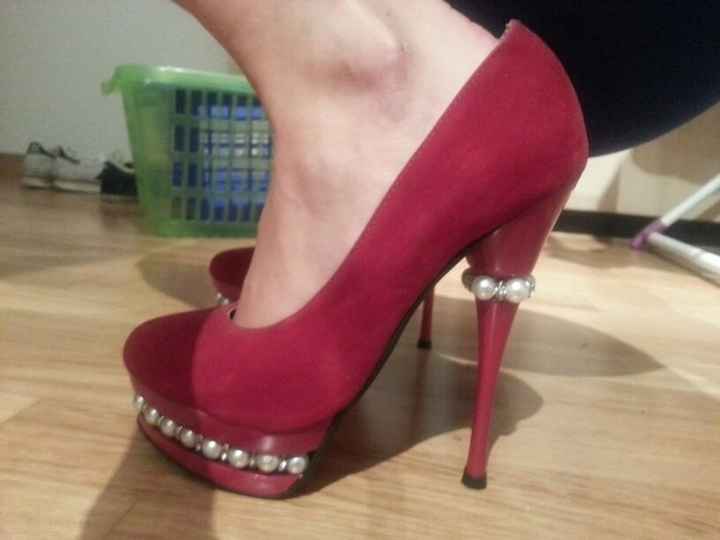 Nuestros zapatos rojos para la boda - 1