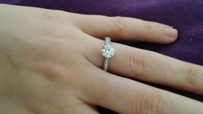 Pongamos todas nuestro anillo de compromiso - 1