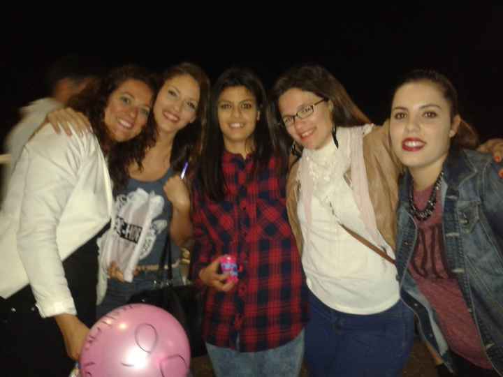 Ellas.