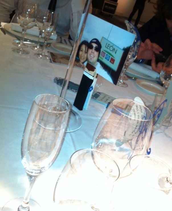 PINZA NOVIOS DE PORTA NOMBRE DE LA MESA
