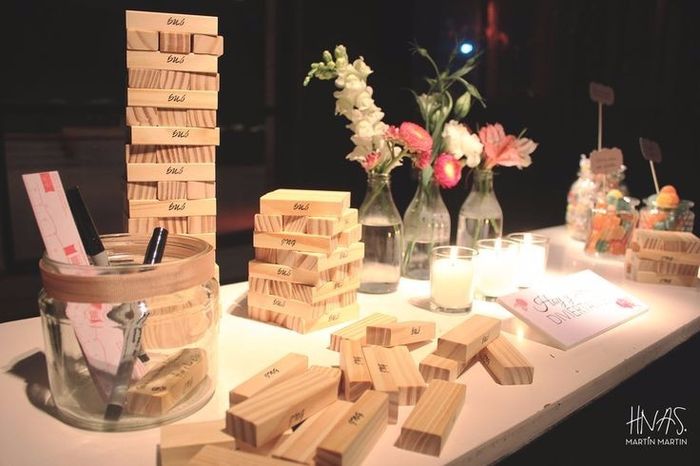 jenga, en lugar de el típico libro de firmas.