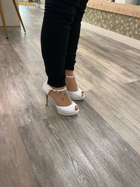 a 3 meses de la prueba del vestido y sin zapatos 5