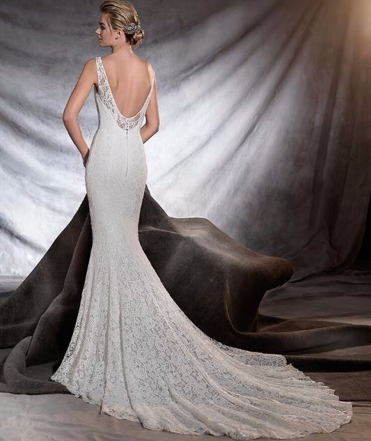 Vestido por detrás