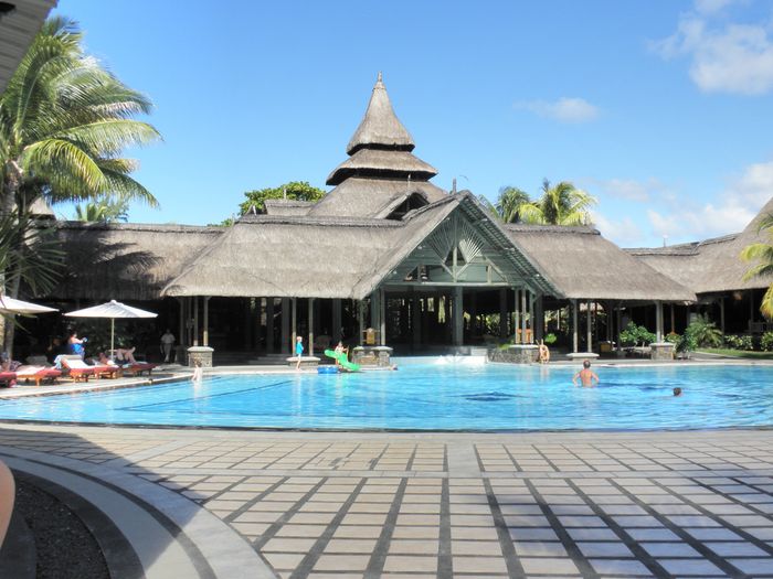 EL HOTEL DESDE LA PISCINA