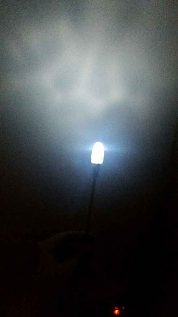 Boceto de pizarra y led encendido. - 2