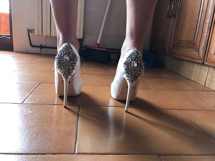 Zapatos con piedras - 1