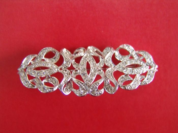 broche 4