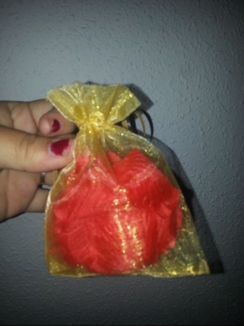 bolsas de organza con pétalos