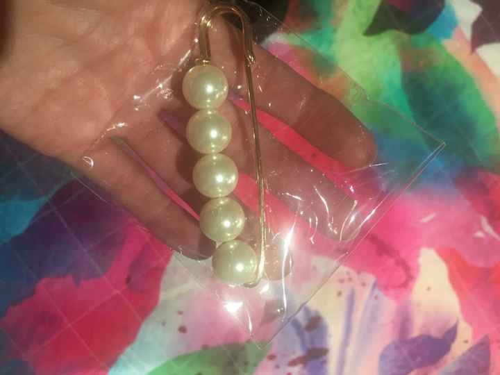 Broche - 1