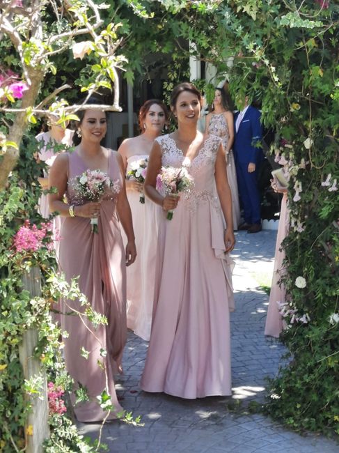 ¿Te acompañarán tus damas de honor en el camino hacia el altar? 2