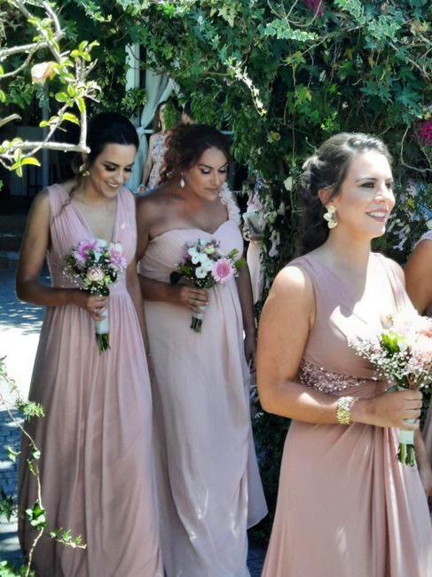 ¿Te acompañarán tus damas de honor en el camino hacia el altar? 3