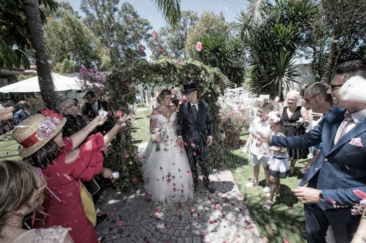 Dos salidas de la ceremonia: ¡una con pétalos y otra con confeti! 🎊 - 1