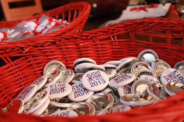 Chapas para los invitados