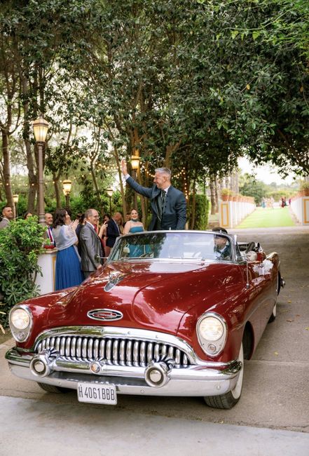 Coche sorpresa para los novios 3
