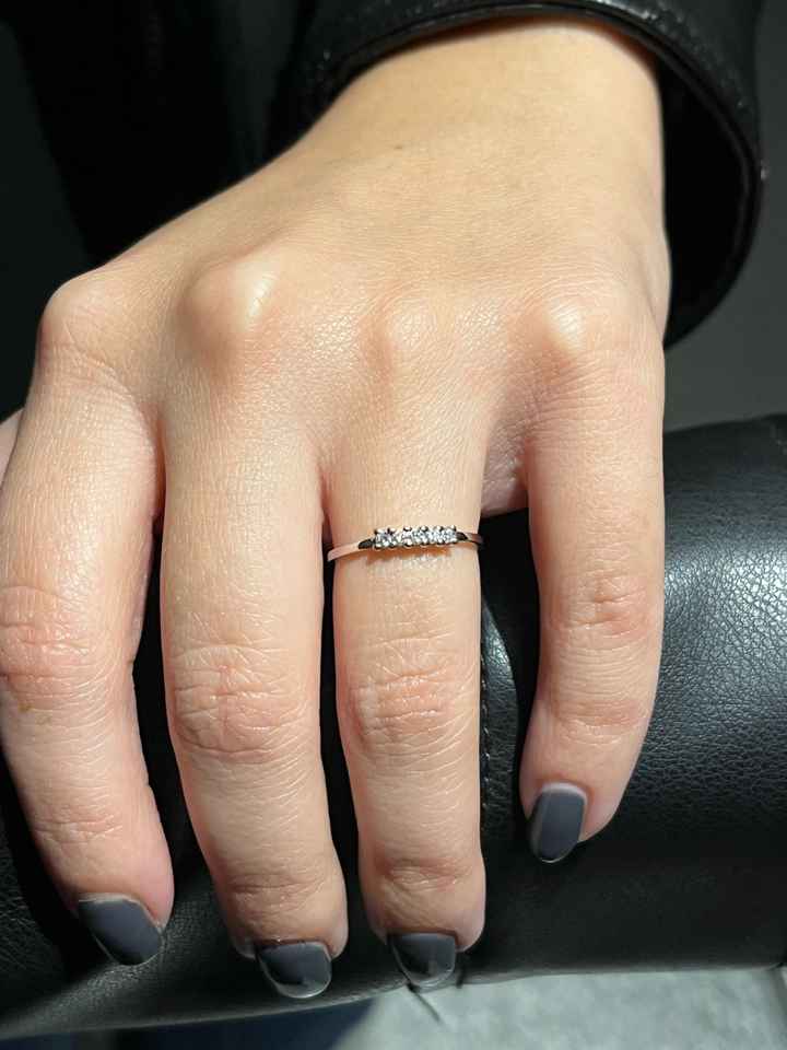 ¡Comenta si tu anillo de pedida se parece o no al de Cris! 💍 - 1