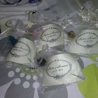 alfileres en su bolsita de organza.