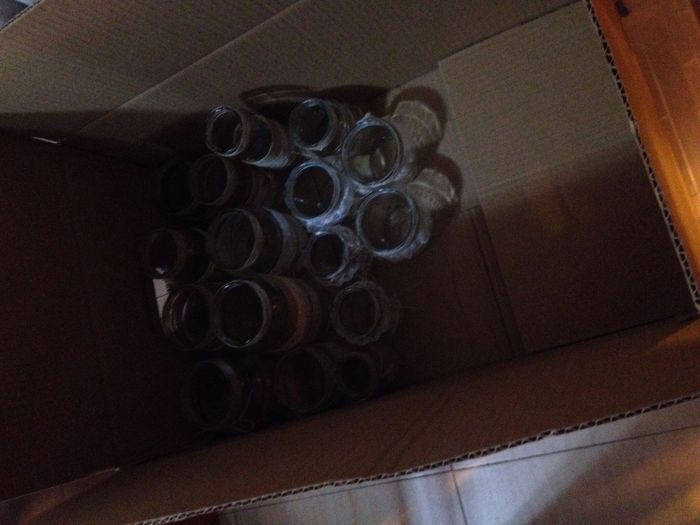En su caja de cartón