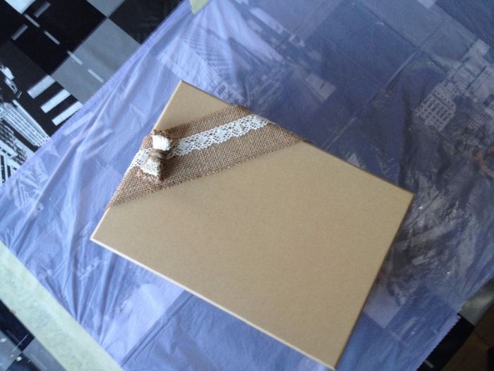 En su caja