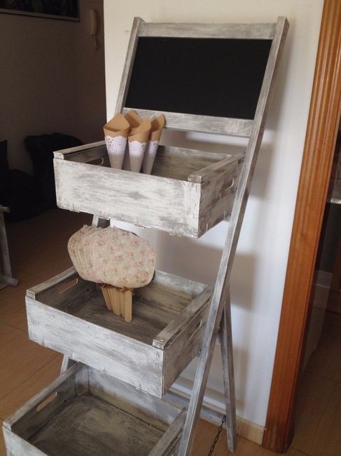 Conos en mueble ceremonia