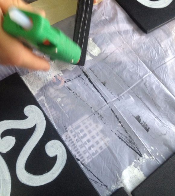 22 - Ponemos más cola caliente