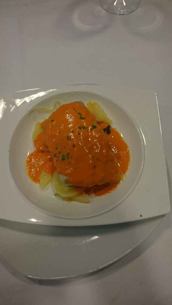 Suprema de Bacalao al Horno bañado en Salsa de Piquillos