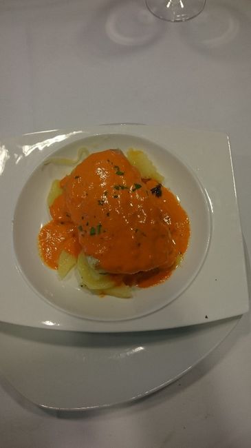 Suprema de Bacalao al Horno bañado en Salsa de Piquillos