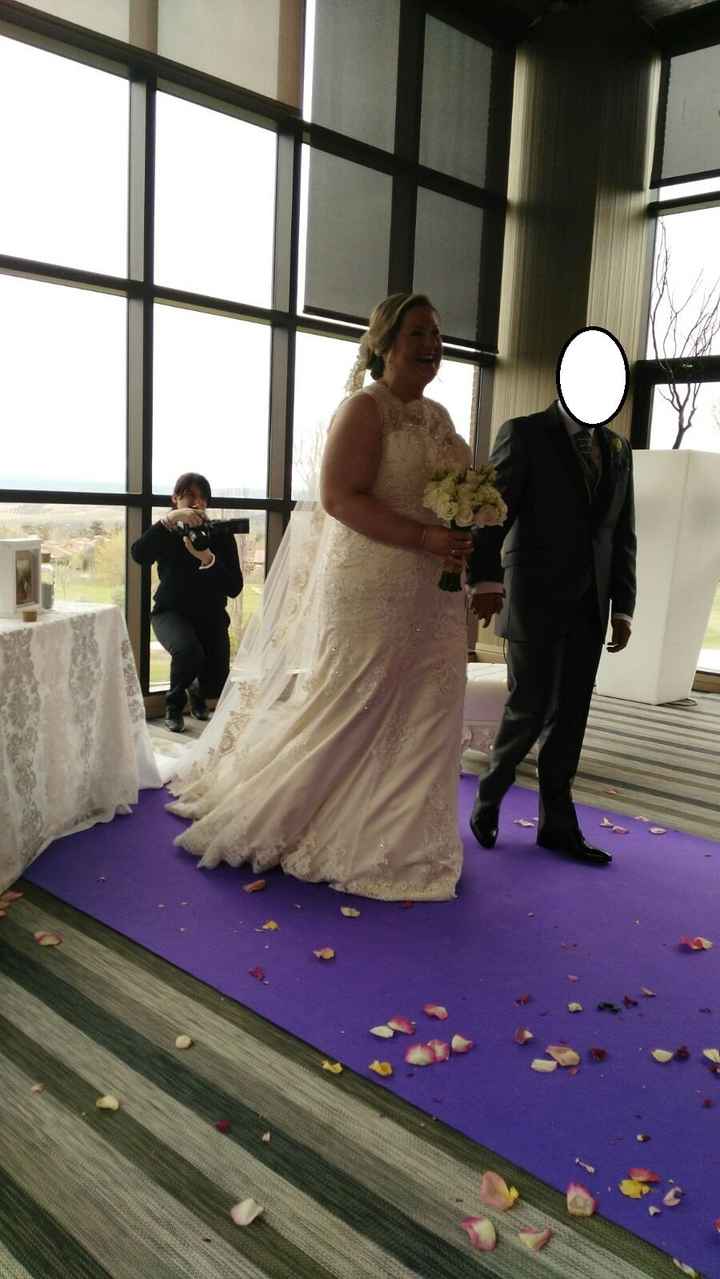 Salida de la ceremonia con mi marido