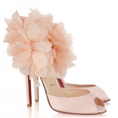 Añade algo a tus zapatitos..............Flowers!                    