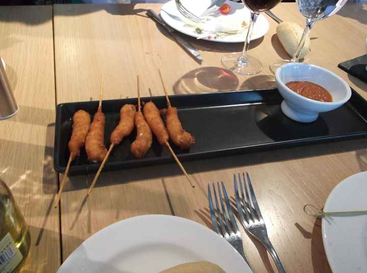 Langostino crocante con romescu