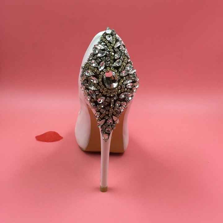 Zapatos con piedras - 1