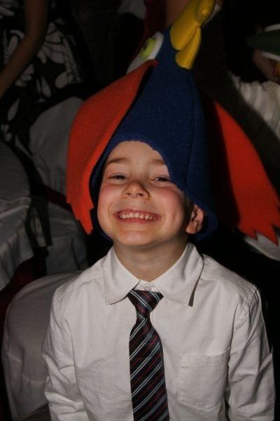 mi sobrino postizo con el gorro