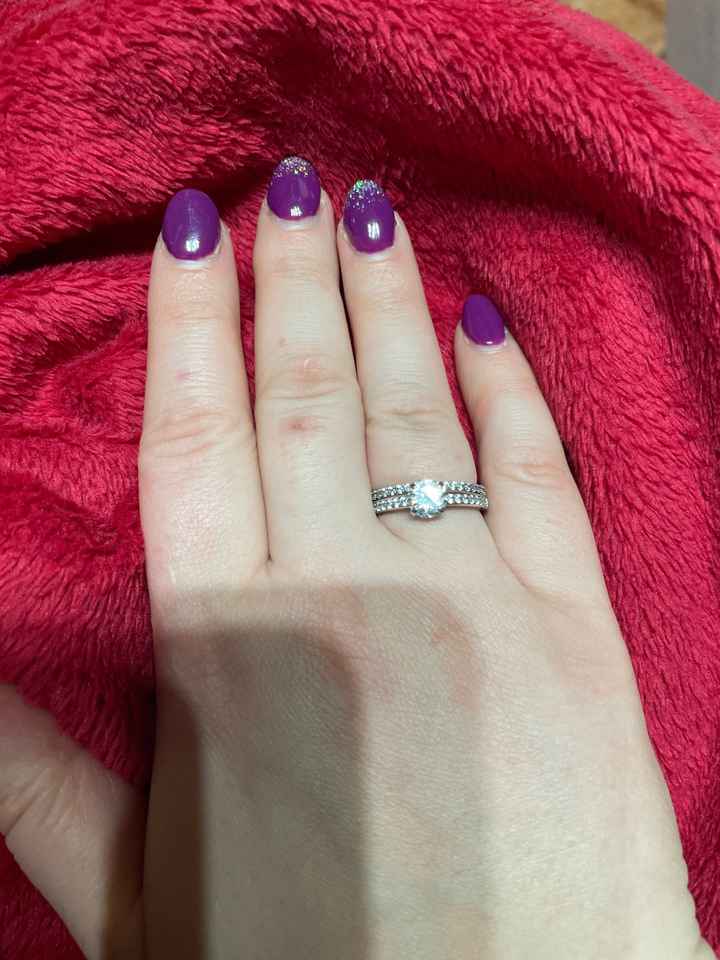 ¡Comenta si tu anillo de pedida se parece o no al de Cris! 💍 - 1