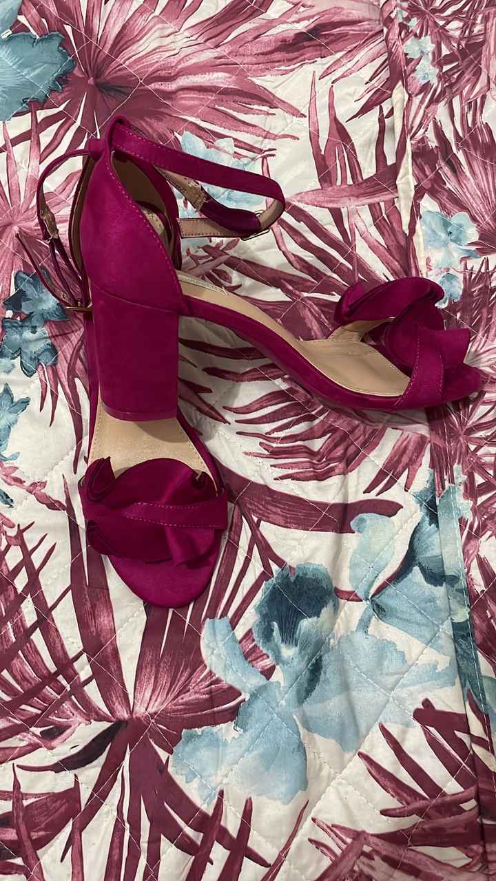 Enseña tus zapatos. - 1