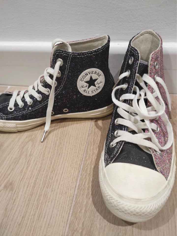 Enseña tus zapatos. - 1