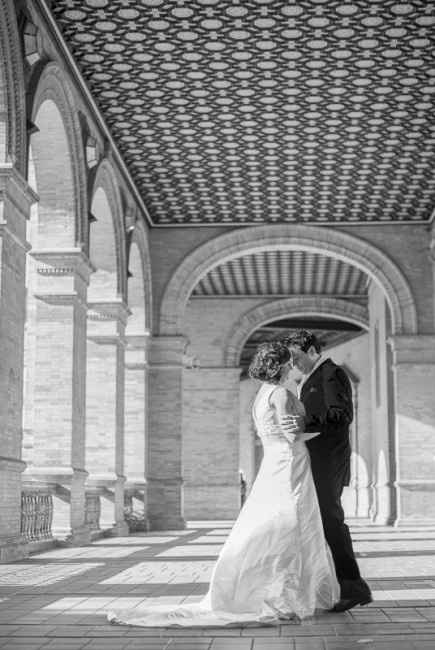 Postboda en la Plaza de España de Sevilla