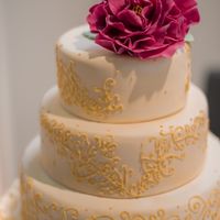 Tarta con flor y filigrana de la feria Sevilla Dulce