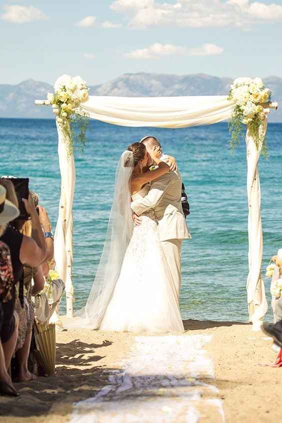 C. Boda en la playa