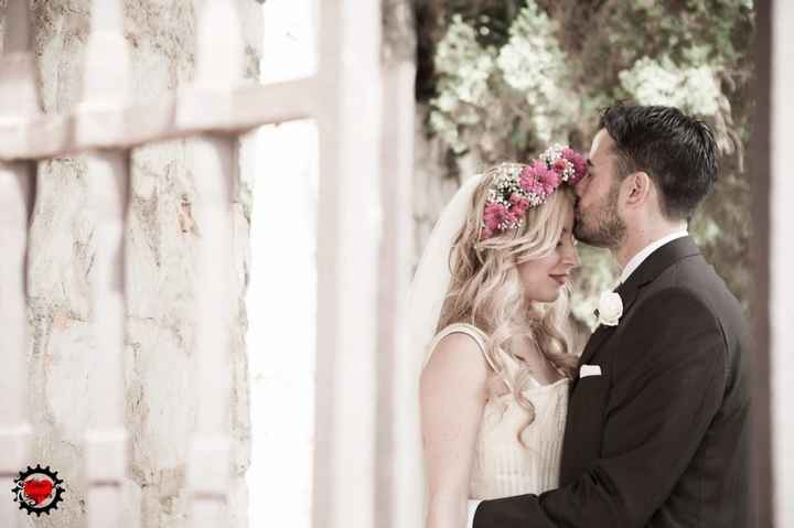 Beso crónica de boda